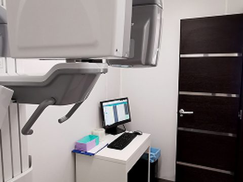 Ortopantomógrafo para radiografía panorámica en la clínica de Churriana